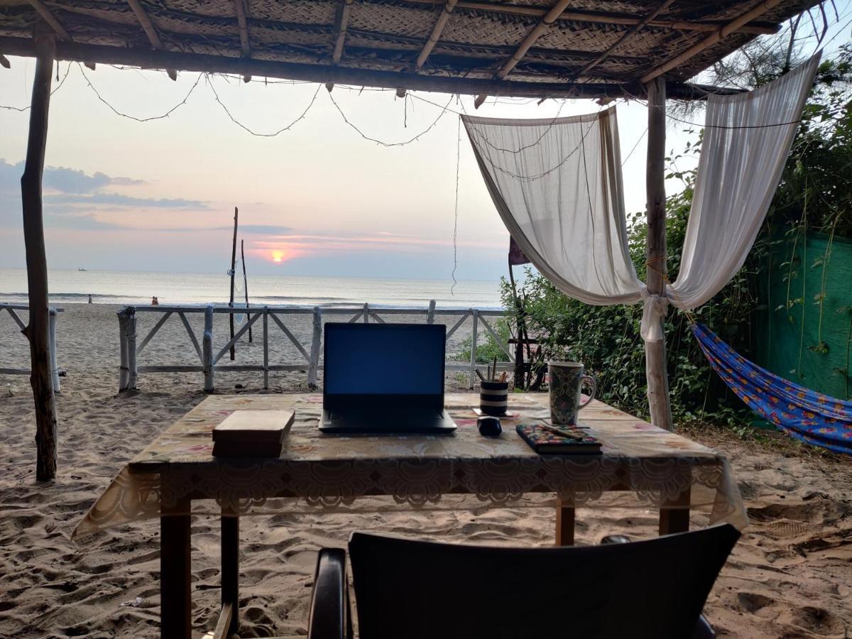 Surya Beach Cafe And Stay 고카르나 외부 사진