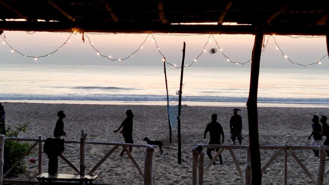 Surya Beach Cafe And Stay 고카르나 외부 사진