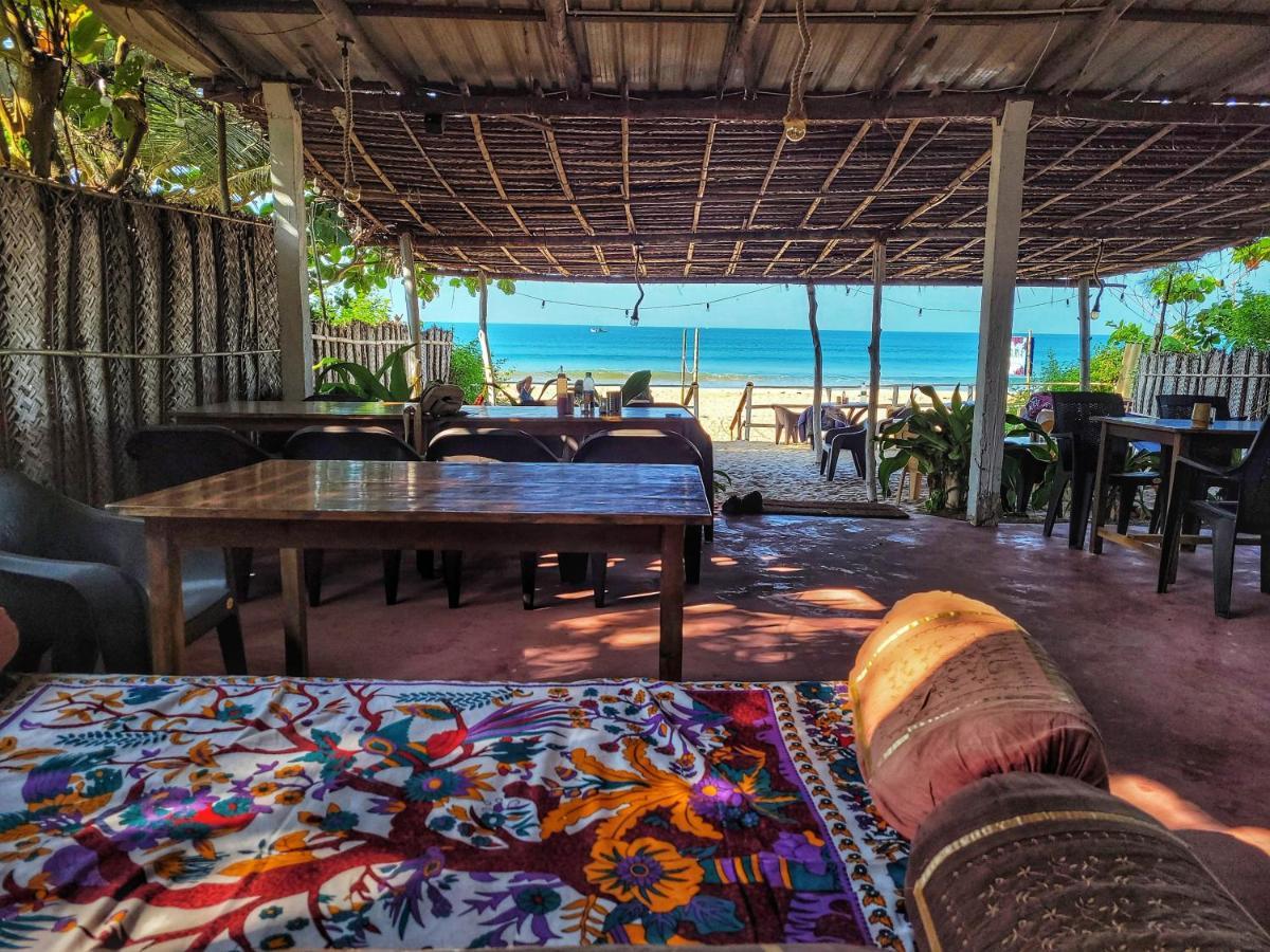 Surya Beach Cafe And Stay 고카르나 외부 사진
